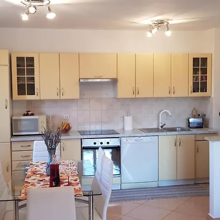 Velina Apartment *